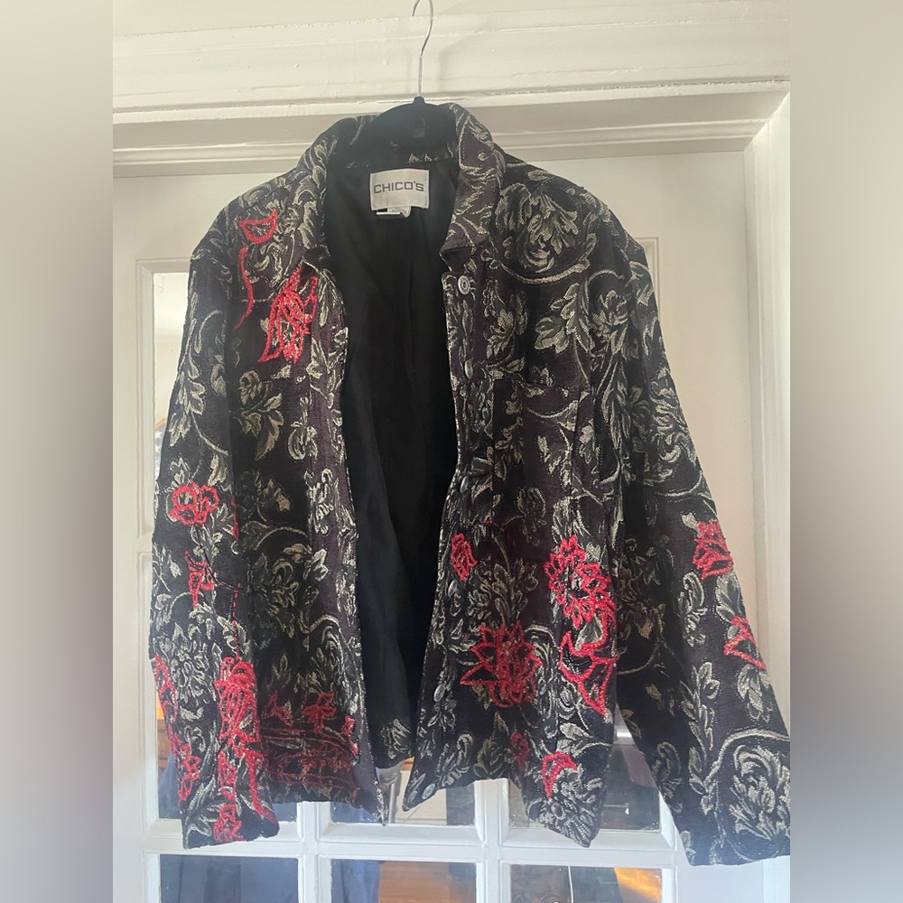 Chicos Enbroidered Beaded Accent Tapestry Artsy Floral Jacket Red Black, size 3